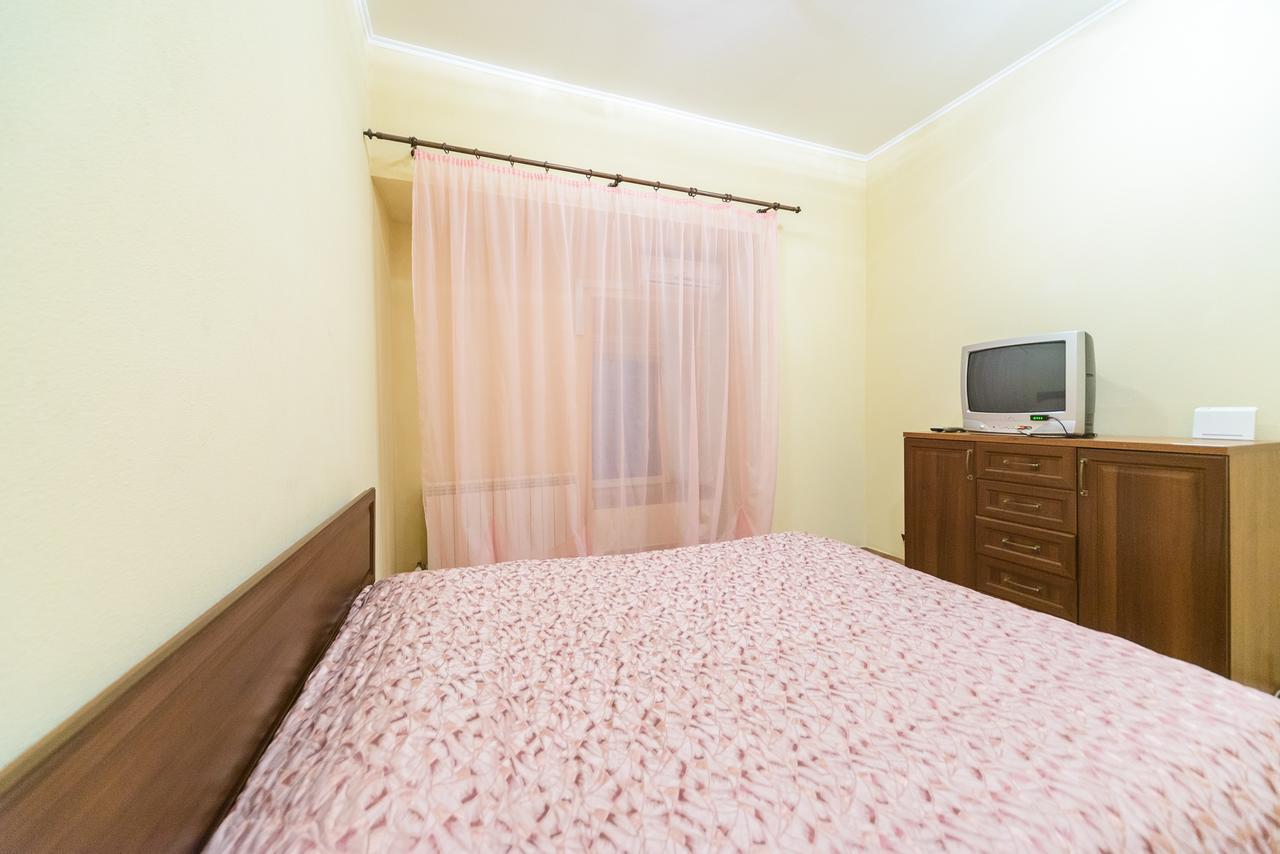 Apartment At Malaya Zhytomyrska 5 Kiev Esterno foto
